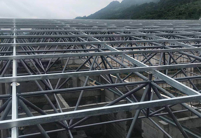 合作学校艺体楼网架
